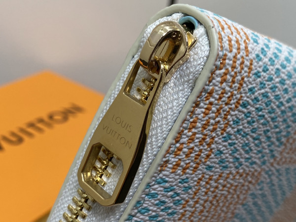 l**is V*t*n zippy wallet-10*20*2 cm